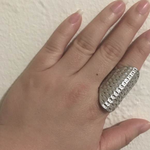 Silver Hammered Finger Ring - Picture 4 of 5